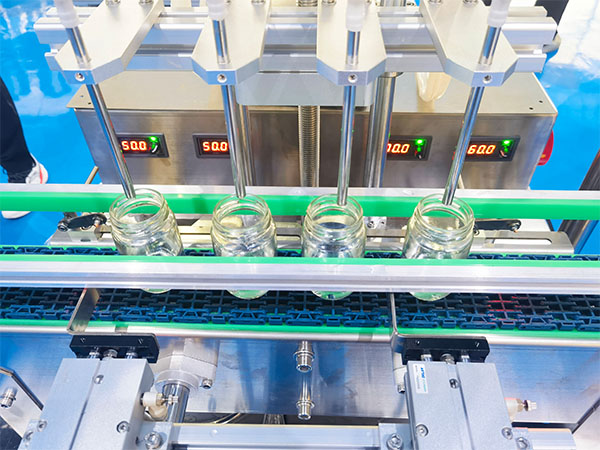 四頭液體灌裝機械