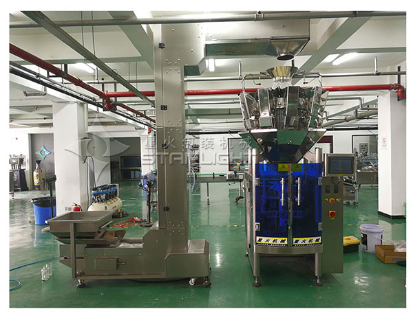 全套自動(dòng)化速凍餃子包裝機(jī)械設(shè)備給我們的生活帶來了許多歡樂