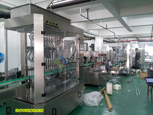 潤滑油灌裝機整機廠房內(nèi)實拍