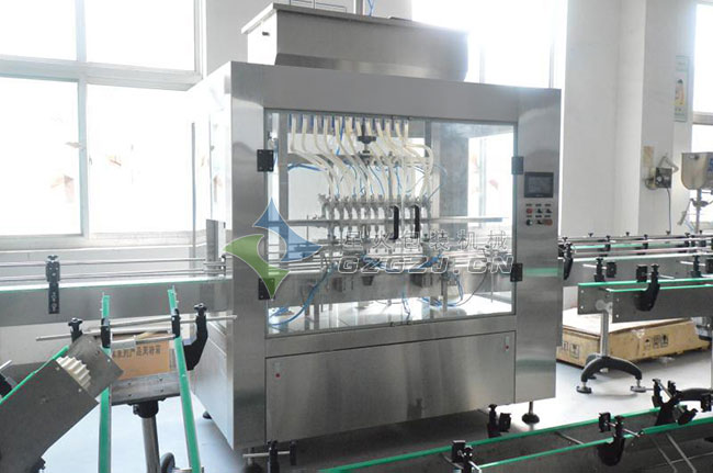 全自動車用尿素灌裝機整機展示